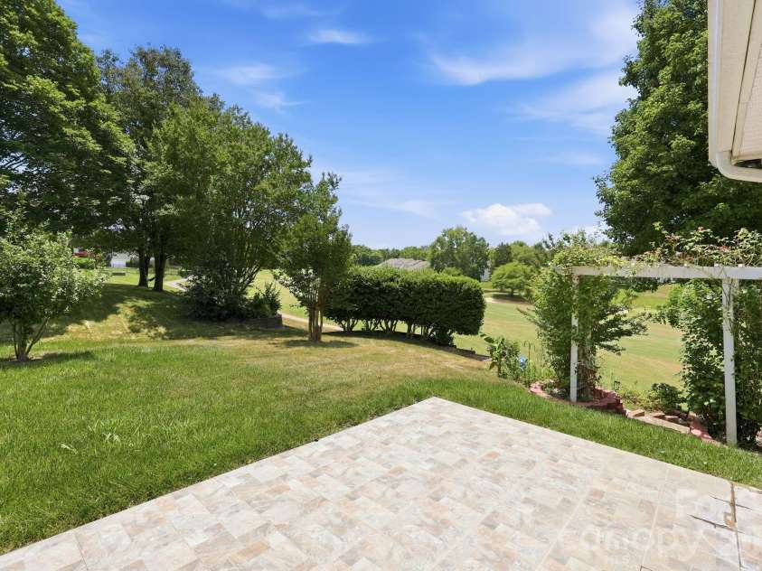 1854 Briarcrest Drive, Charlotte, NC 28269.  MLS# CAR4392399, YatesRealty ID 33574. 