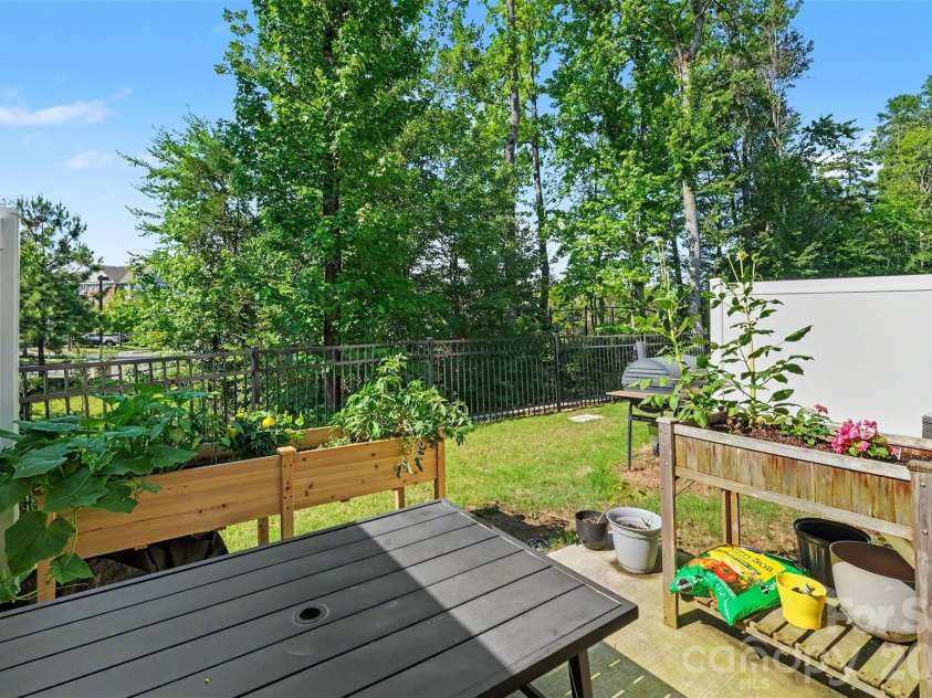 2202 Bexar Trail, Matthews, NC 28105.  MLS# CAR4382945, YatesRealty ID 33575. 