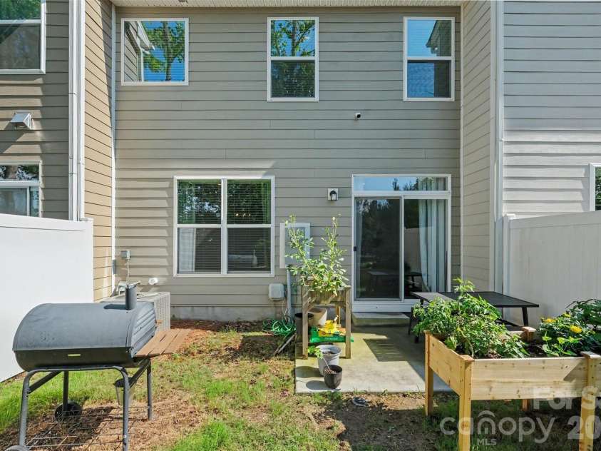 2202 Bexar Trail, Matthews, NC 28105.  MLS# CAR4382945, YatesRealty ID 33575. 
