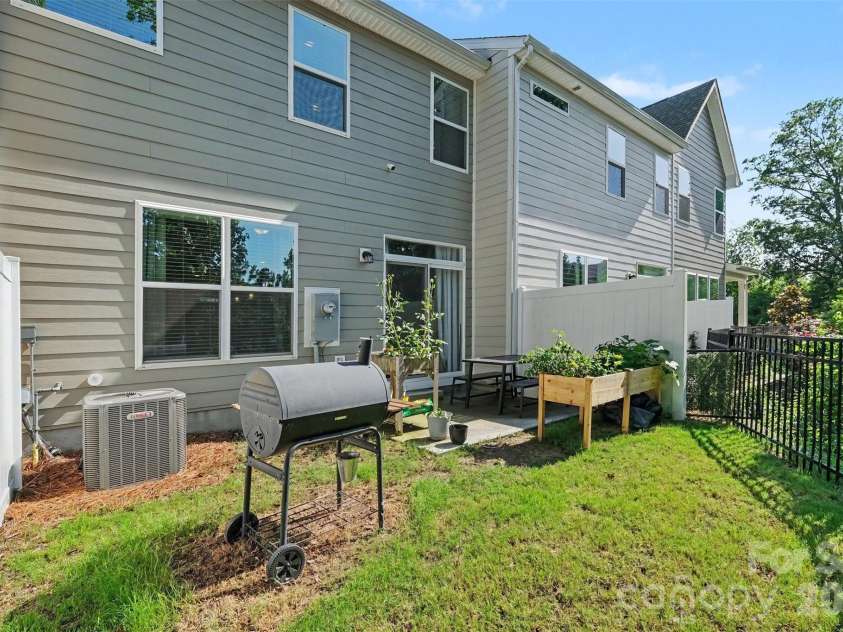 2202 Bexar Trail, Matthews, NC 28105.  MLS# CAR4382945, YatesRealty ID 33575. 