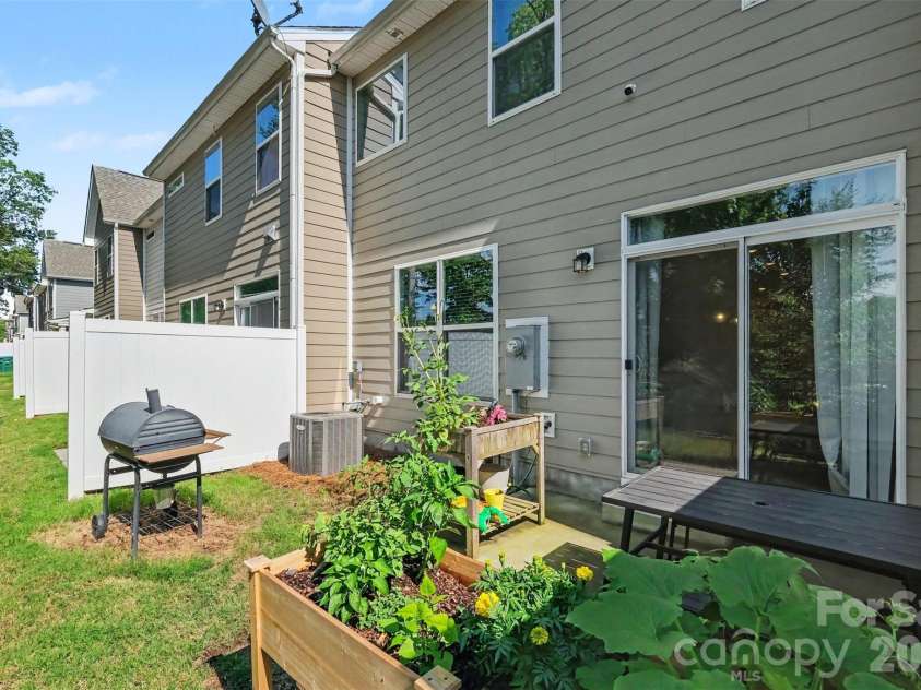 2202 Bexar Trail, Matthews, NC 28105.  MLS# CAR4382945, YatesRealty ID 33575. 