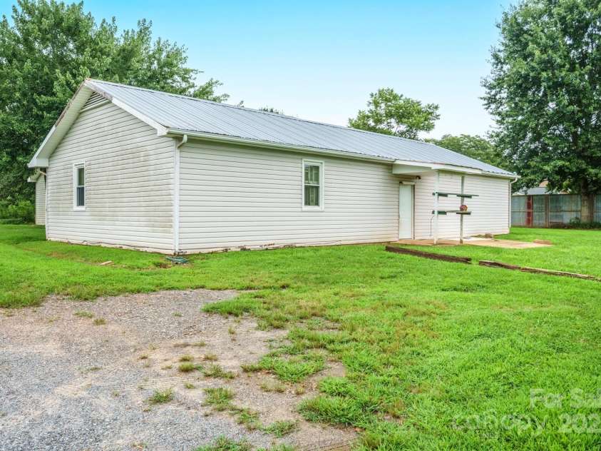 3450 Polkville Road, Shelby, NC 28150.  MLS# CAR4294602, YatesRealty ID 33575. 