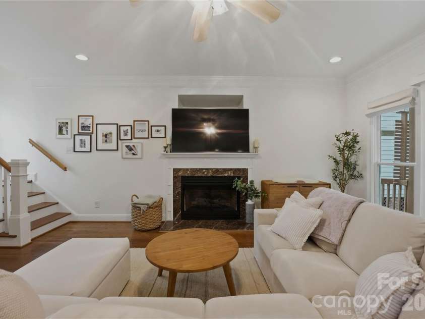 1234 Ivey Drive, Charlotte, NC 28205.  MLS# CAR4393425, YatesRealty ID 33577. 