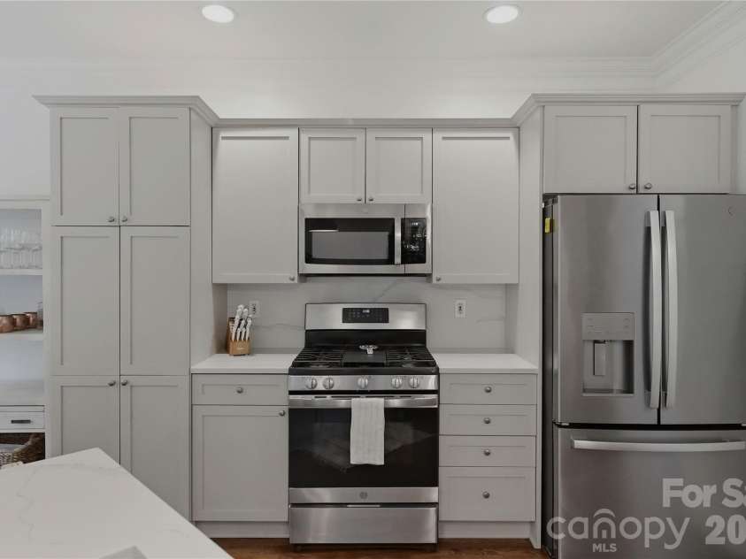 1234 Ivey Drive, Charlotte, NC 28205.  MLS# CAR4393425, YatesRealty ID 33577. 