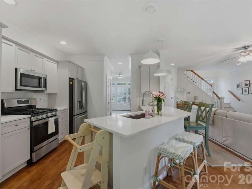 1234 Ivey Drive, Charlotte, NC 28205.  MLS# CAR4393425, YatesRealty ID 33577. 