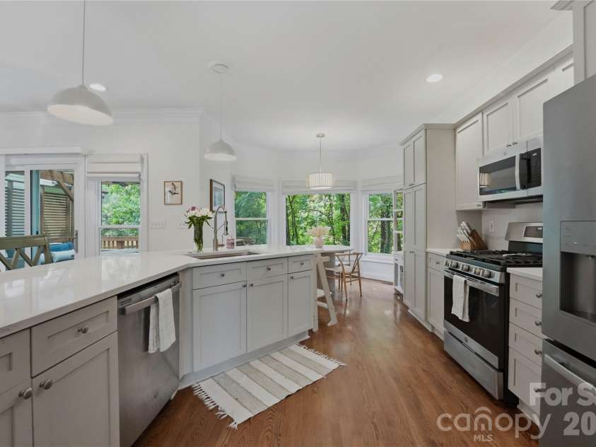 1234 Ivey Drive, Charlotte, NC 28205.  MLS# CAR4393425, YatesRealty ID 33577. 