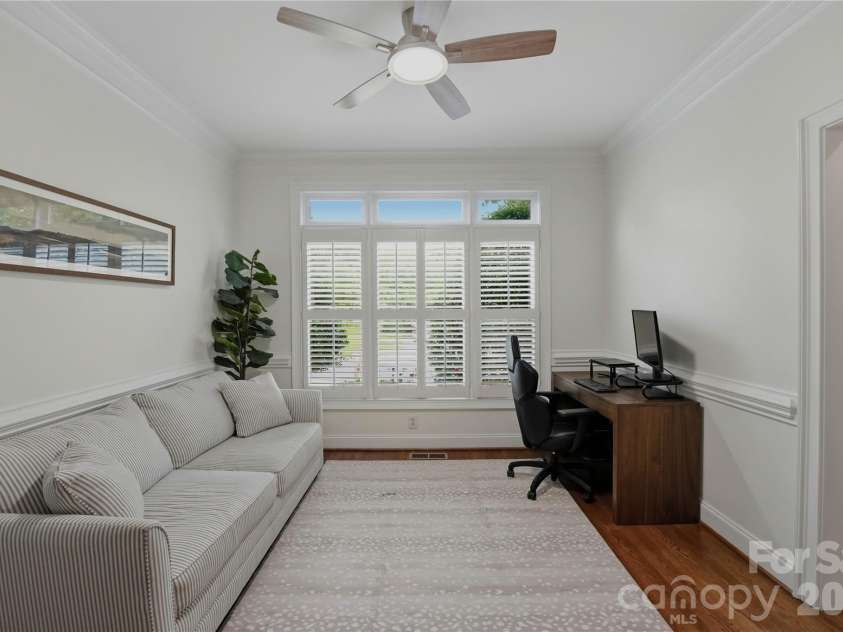 1234 Ivey Drive, Charlotte, NC 28205.  MLS# CAR4393425, YatesRealty ID 33577. 