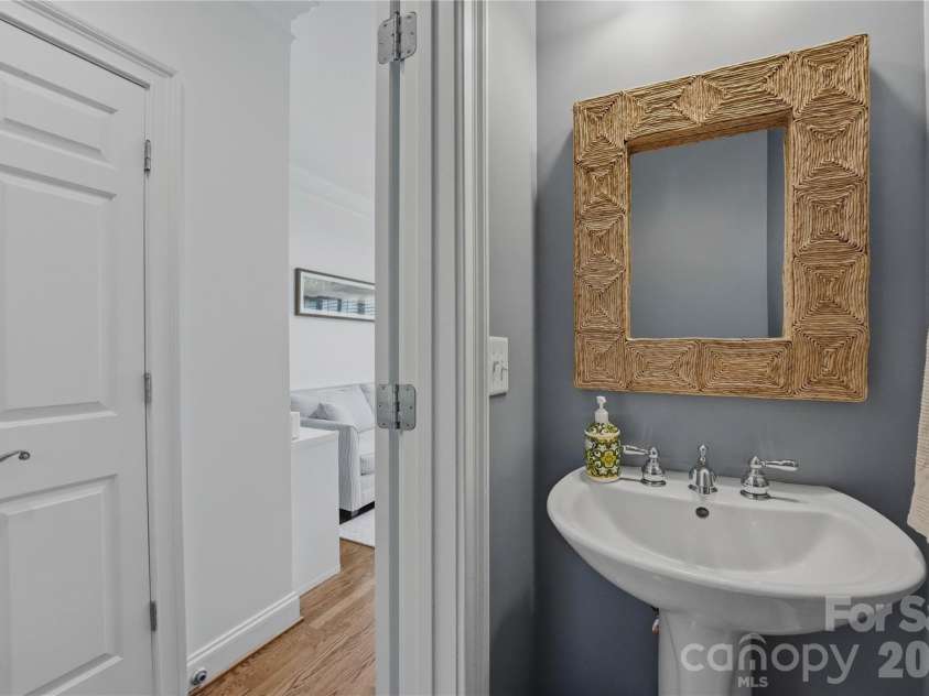 1234 Ivey Drive, Charlotte, NC 28205.  MLS# CAR4393425, YatesRealty ID 33577. 