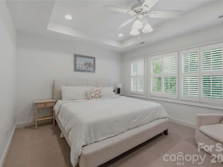 1234 Ivey Drive, Charlotte, NC 28205.  MLS# CAR4393425, YatesRealty ID 33577. 