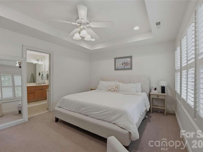 1234 Ivey Drive, Charlotte, NC 28205.  MLS# CAR4393425, YatesRealty ID 33577. 
