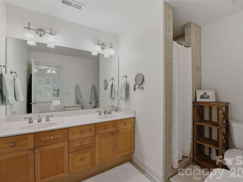 1234 Ivey Drive, Charlotte, NC 28205.  MLS# CAR4393425, YatesRealty ID 33577. 