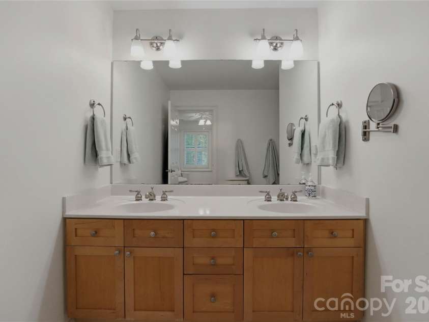 1234 Ivey Drive, Charlotte, NC 28205.  MLS# CAR4393425, YatesRealty ID 33577. 