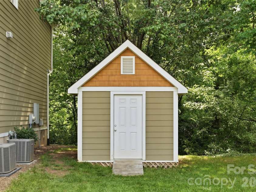 1234 Ivey Drive, Charlotte, NC 28205.  MLS# CAR4393425, YatesRealty ID 33577. 