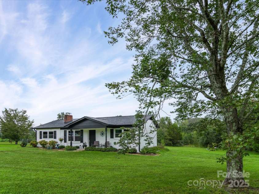 131 Sam Smith Drive, Kings Mountain, NC 28086.  MLS# CAR4294714, YatesRealty ID 33577. 