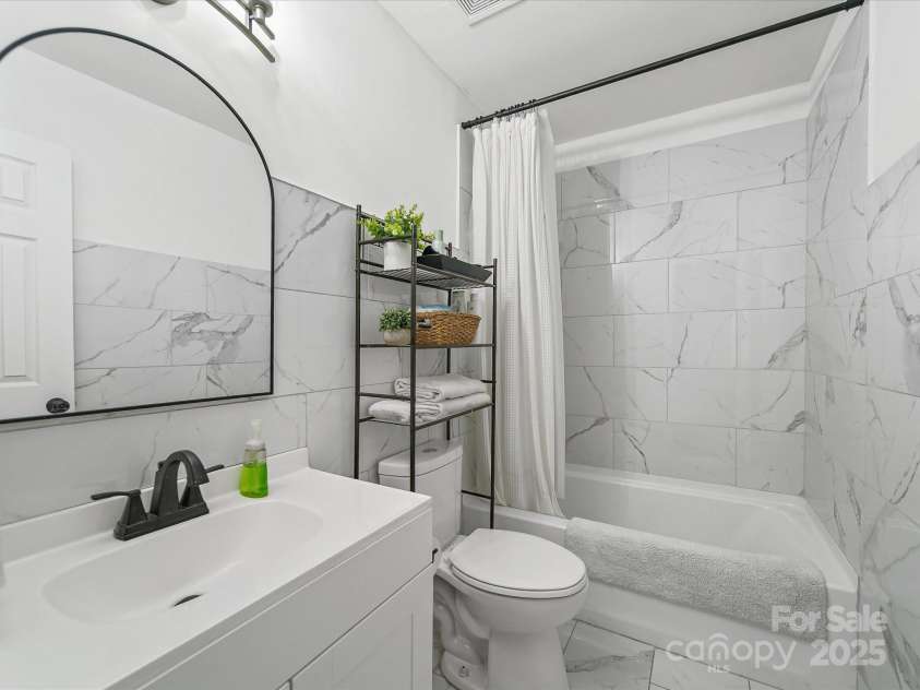 131 Sam Smith Drive, Kings Mountain, NC 28086.  MLS# CAR4294714, YatesRealty ID 33577. 