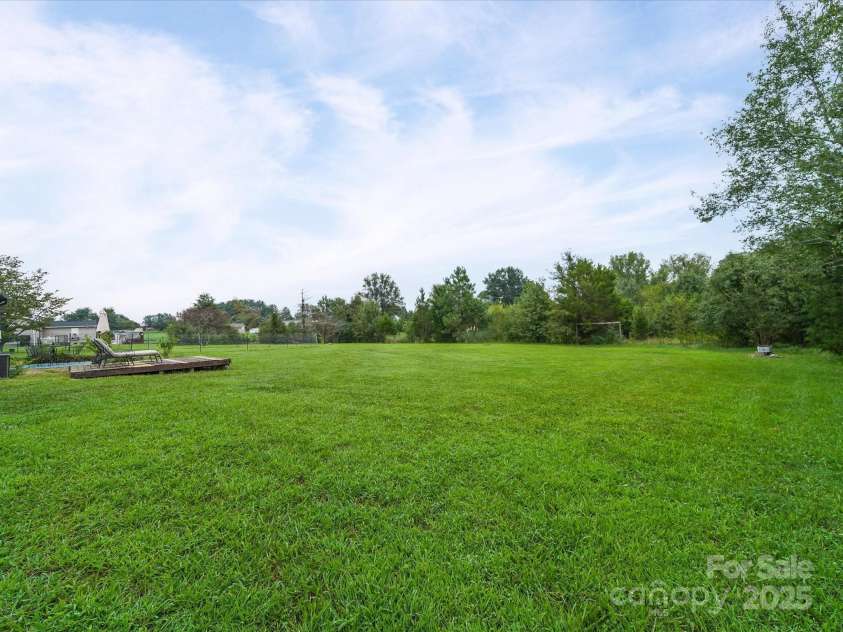 131 Sam Smith Drive, Kings Mountain, NC 28086.  MLS# CAR4294714, YatesRealty ID 33577. 