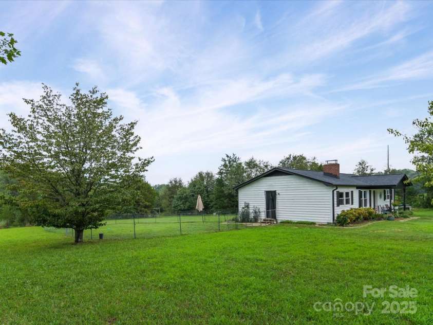 131 Sam Smith Drive, Kings Mountain, NC 28086.  MLS# CAR4294714, YatesRealty ID 33577. 