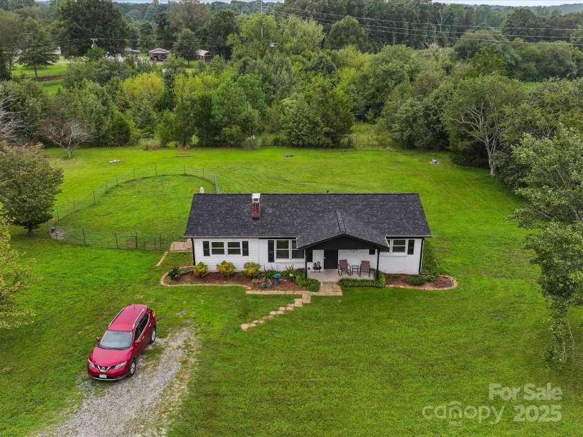 131 Sam Smith Drive, Kings Mountain, NC 28086.  MLS# CAR4294714, YatesRealty ID 33577. 