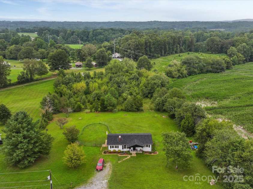 131 Sam Smith Drive, Kings Mountain, NC 28086.  MLS# CAR4294714, YatesRealty ID 33577. 