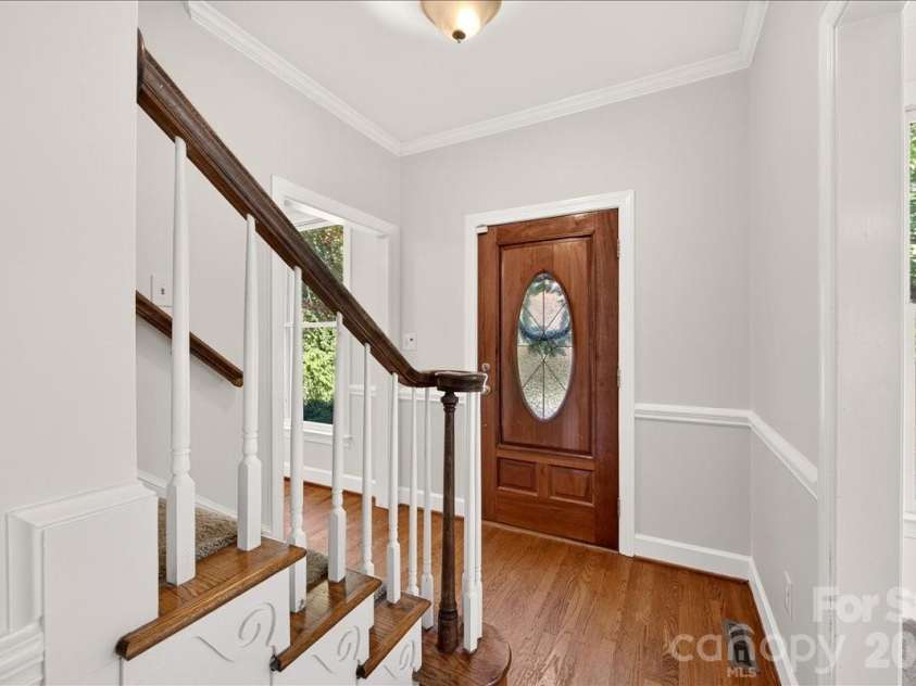 6912 Foxglove Drive, Charlotte, NC 28226.  MLS# CAR4394757, YatesRealty ID 33579. Entryway with original hardwoods!