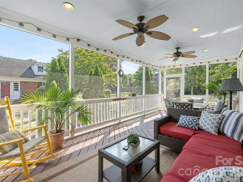 6912 Foxglove Drive, Charlotte, NC 28226.  MLS# CAR4394757, YatesRealty ID 33579. Great space for relaxing or entertaining!