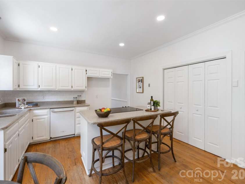 6912 Foxglove Drive, Charlotte, NC 28226.  MLS# CAR4394757, YatesRealty ID 33579. Large kitchen with island and new lighting!