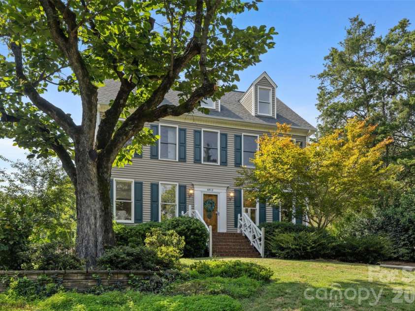 6912 Foxglove Drive, Charlotte, NC 28226.  MLS# CAR4394757, YatesRealty ID 33579. Welcome home!