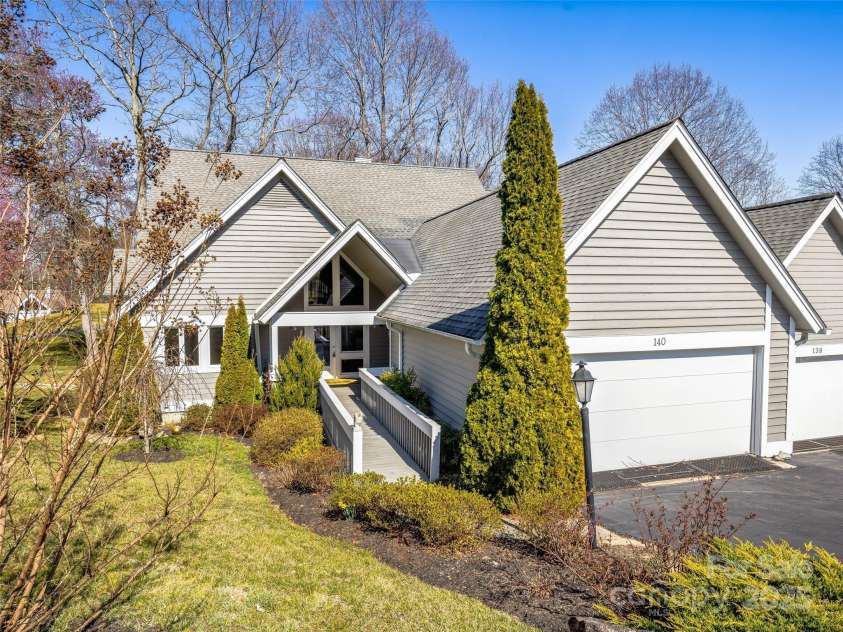 140 Overlook Drive, Flat Rock, NC 28731.  MLS# CAR4233590, YatesRealty ID 3358. 