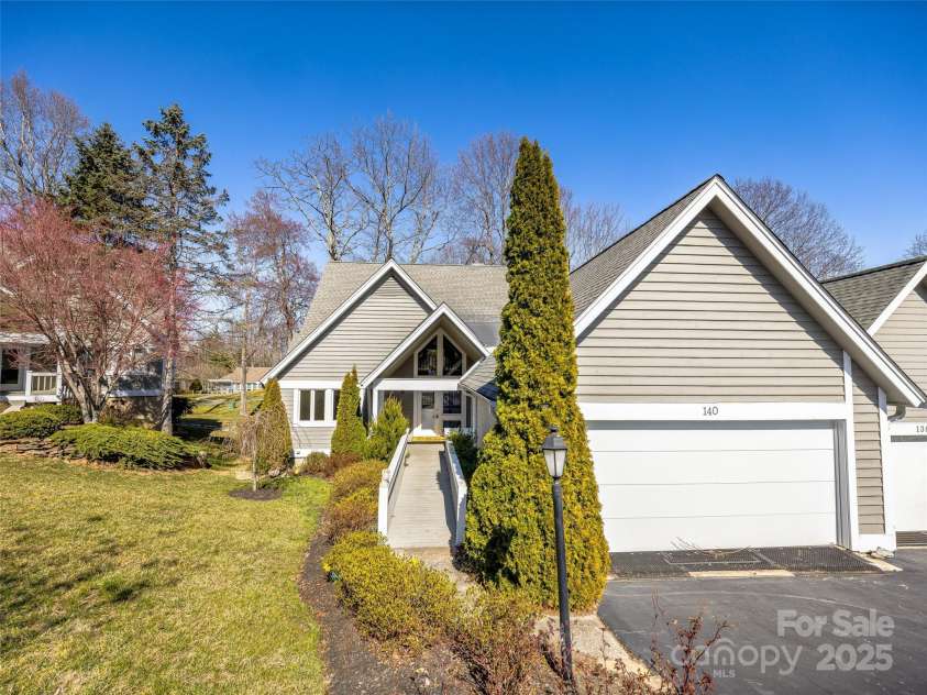 140 Overlook Drive, Flat Rock, NC 28731.  MLS# CAR4233590, YatesRealty ID 3358. 