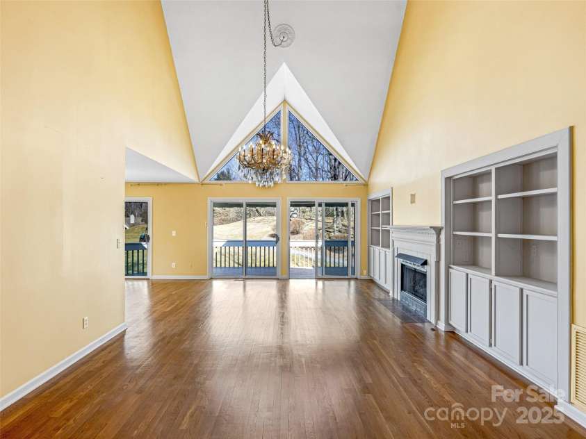 140 Overlook Drive, Flat Rock, NC 28731.  MLS# CAR4233590, YatesRealty ID 3358. 