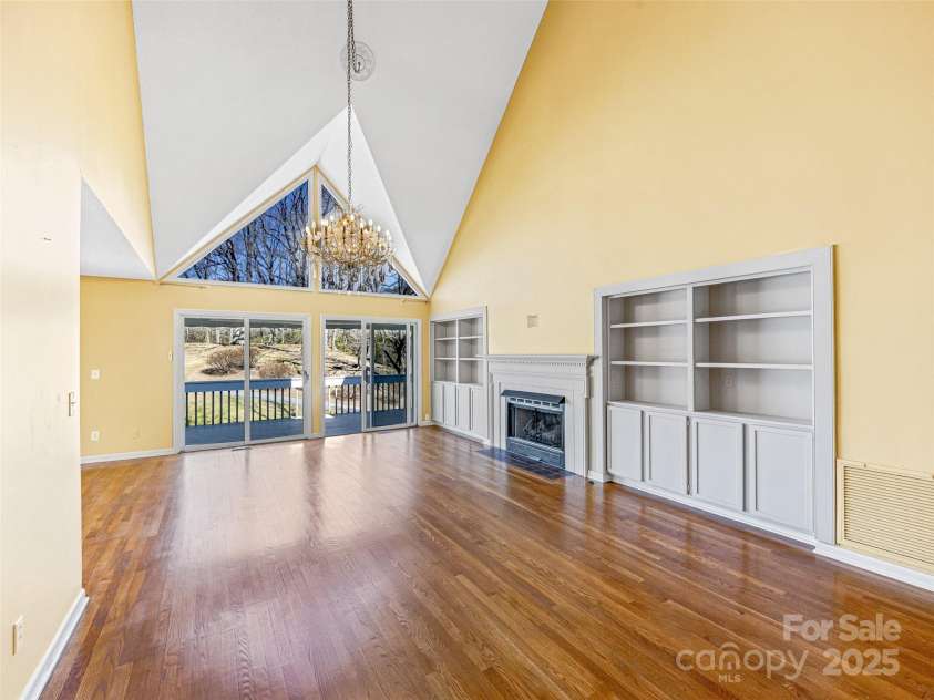 140 Overlook Drive, Flat Rock, NC 28731.  MLS# CAR4233590, YatesRealty ID 3358. 