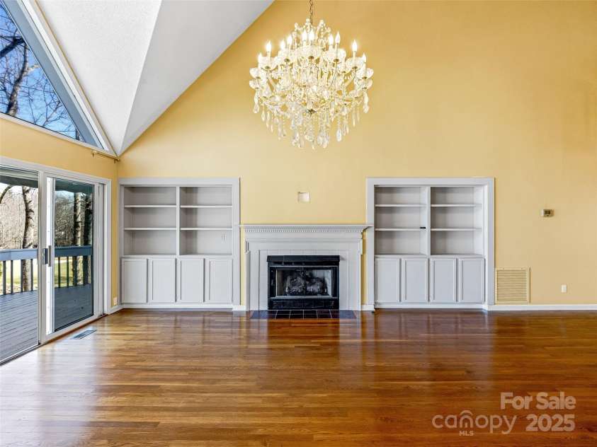 140 Overlook Drive, Flat Rock, NC 28731.  MLS# CAR4233590, YatesRealty ID 3358. 
