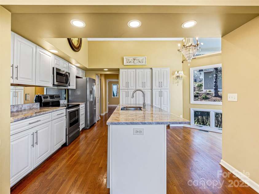 140 Overlook Drive, Flat Rock, NC 28731.  MLS# CAR4233590, YatesRealty ID 3358. 
