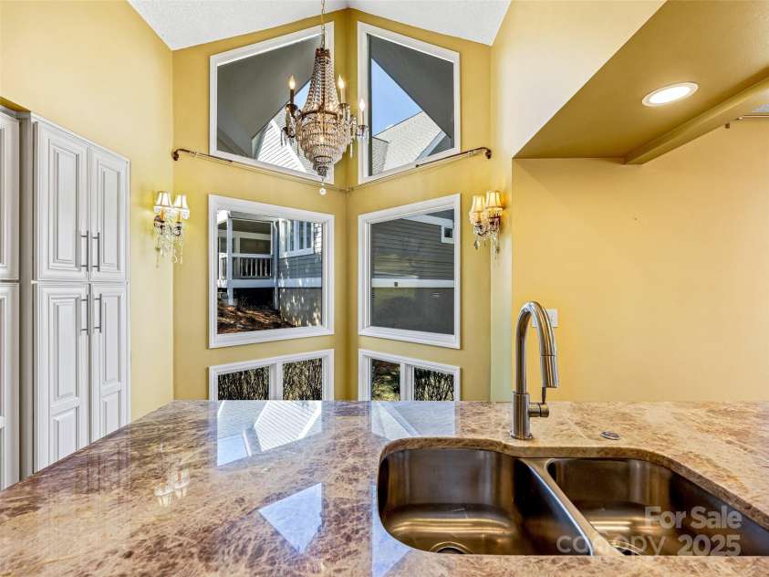 140 Overlook Drive, Flat Rock, NC 28731.  MLS# CAR4233590, YatesRealty ID 3358. 