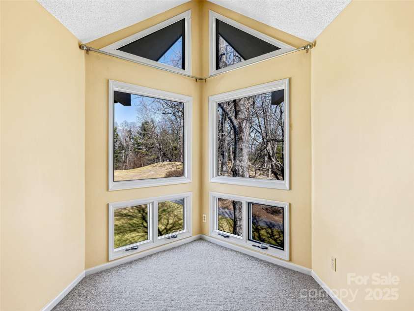 140 Overlook Drive, Flat Rock, NC 28731.  MLS# CAR4233590, YatesRealty ID 3358. 