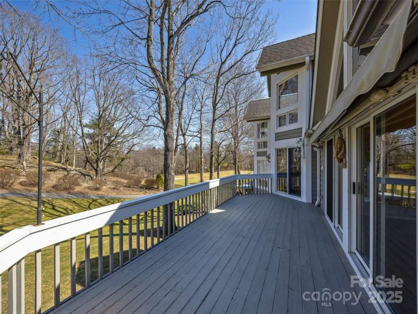 140 Overlook Drive, Flat Rock, NC 28731.  MLS# CAR4233590, YatesRealty ID 3358. 