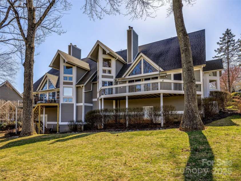 140 Overlook Drive, Flat Rock, NC 28731.  MLS# CAR4233590, YatesRealty ID 3358. 