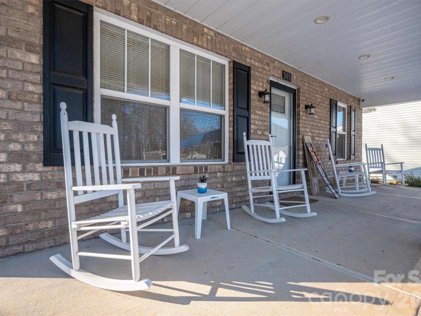 505 Cloninger Street, Dallas, NC 28034.  MLS# CAR4342350, YatesRealty ID 3358. 