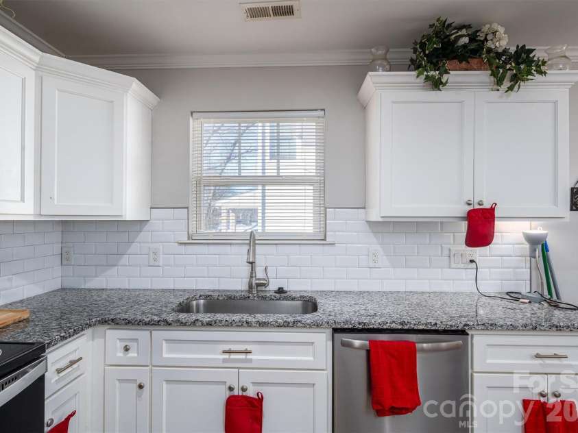 505 Cloninger Street, Dallas, NC 28034.  MLS# CAR4342350, YatesRealty ID 3358. 