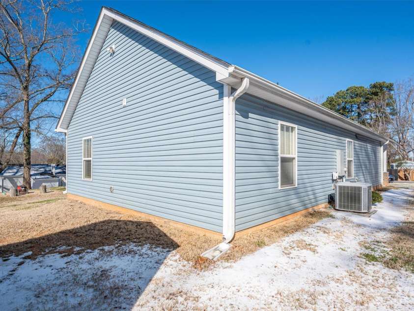 505 Cloninger Street, Dallas, NC 28034.  MLS# CAR4342350, YatesRealty ID 3358. 