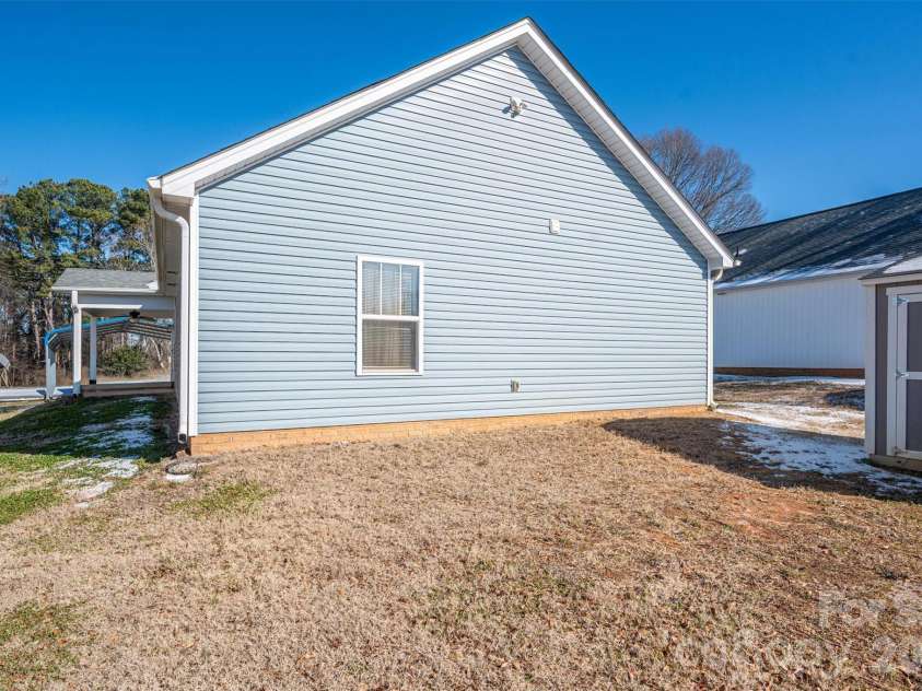 505 Cloninger Street, Dallas, NC 28034.  MLS# CAR4342350, YatesRealty ID 3358. Back of house and backyard.