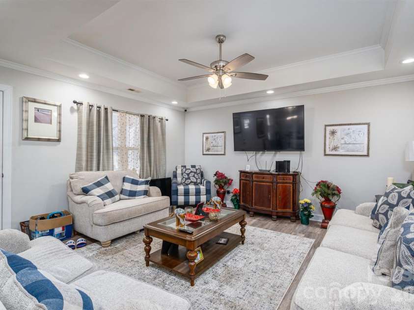 505 Cloninger Street, Dallas, NC 28034.  MLS# CAR4342350, YatesRealty ID 3358. Living Room
