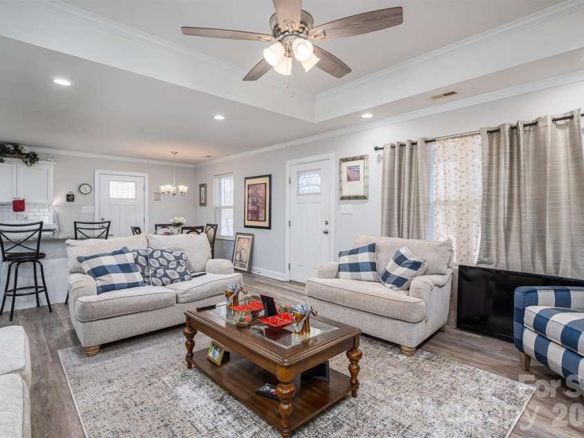 505 Cloninger Street, Dallas, NC 28034.  MLS# CAR4342350, YatesRealty ID 3358. Living Room