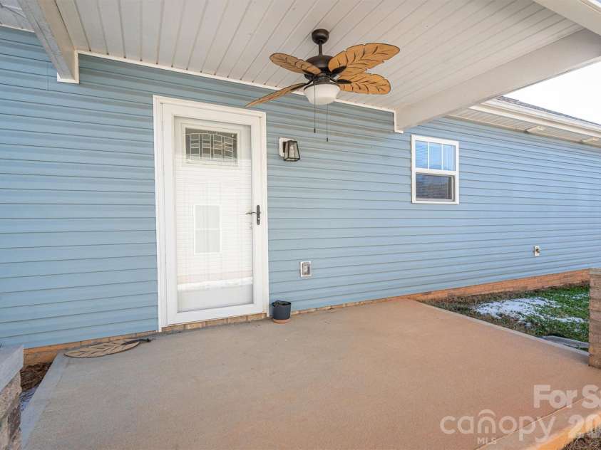 505 Cloninger Street, Dallas, NC 28034.  MLS# CAR4342350, YatesRealty ID 3358. Side entrance.