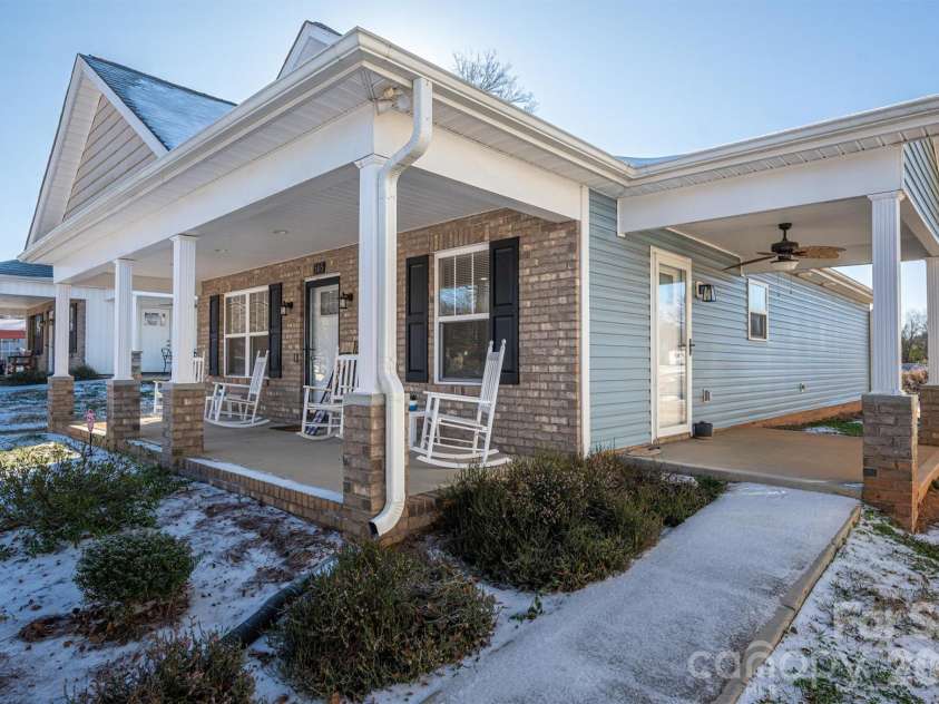 505 Cloninger Street, Dallas, NC 28034.  MLS# CAR4342350, YatesRealty ID 3358. View of both front entrance and side entrace.  Concrete walkway to side entrance from concrete drive.