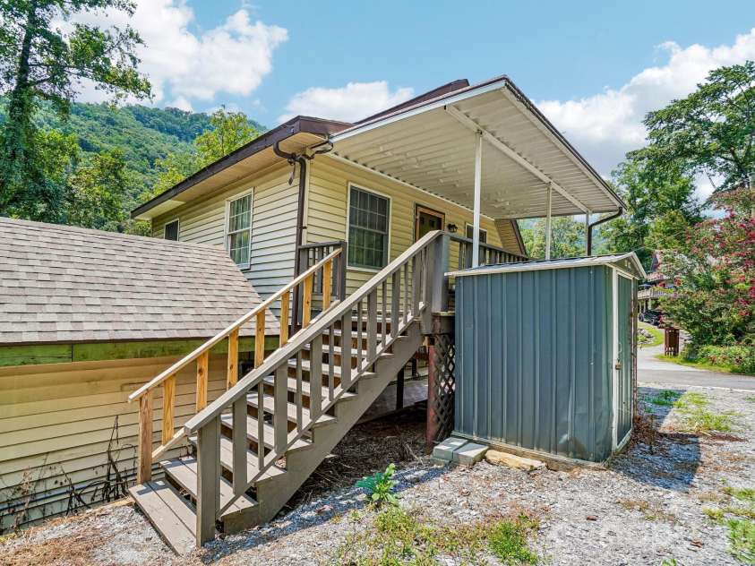 950 Main Street, Chimney Rock, NC 28720.  MLS# CAR4399509, YatesRealty ID 3358. 