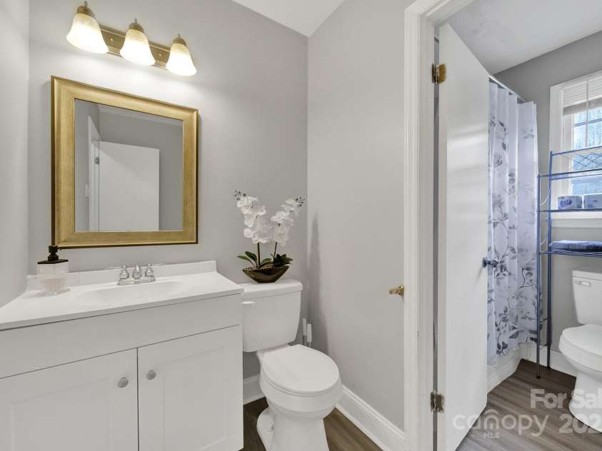 5300 Grafton Drive, Charlotte, NC 28215.  MLS# CAR4294814, YatesRealty ID 33580. 