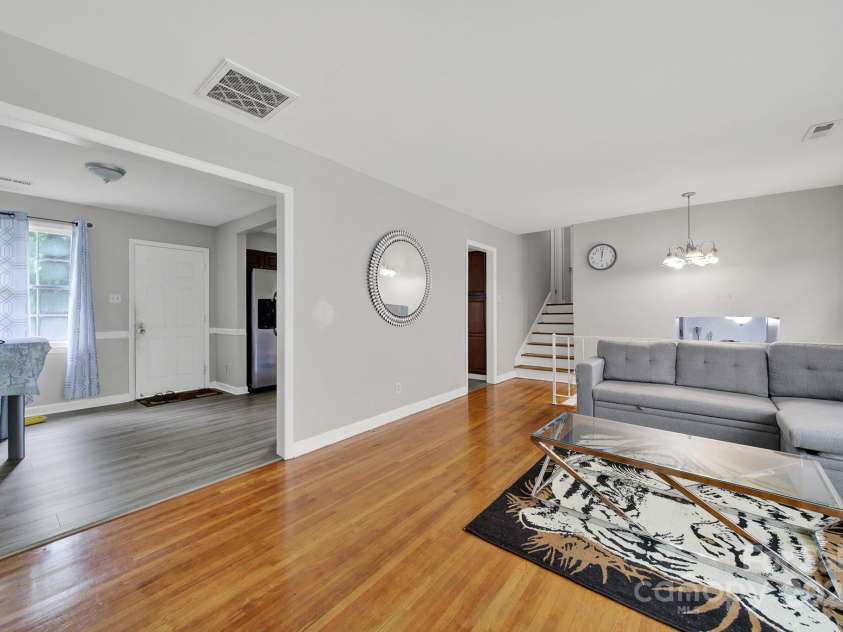 5300 Grafton Drive, Charlotte, NC 28215.  MLS# CAR4294814, YatesRealty ID 33580. 