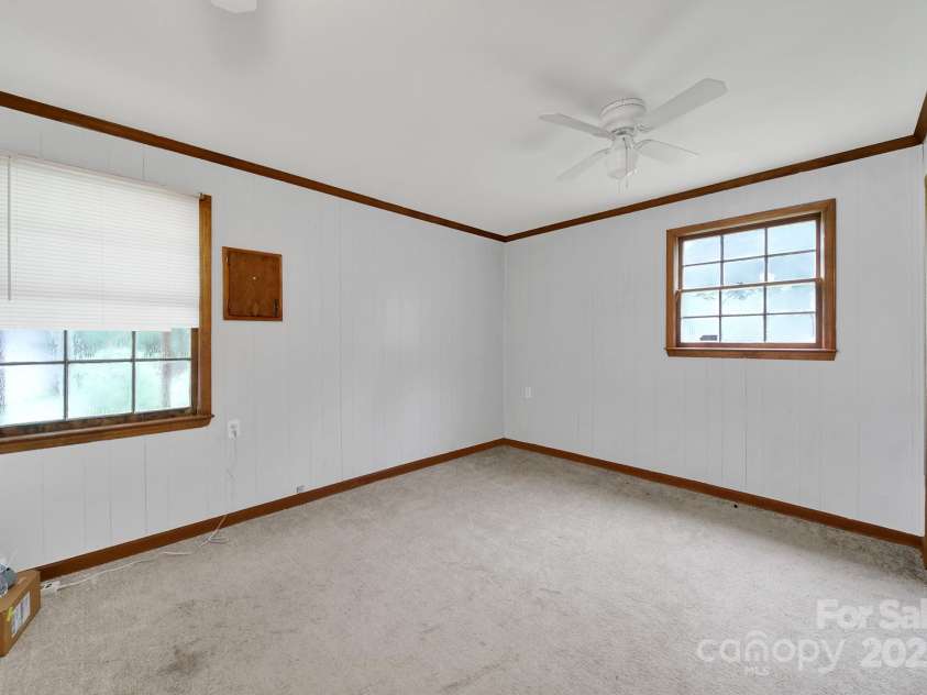 5300 Grafton Drive, Charlotte, NC 28215.  MLS# CAR4294814, YatesRealty ID 33580. 