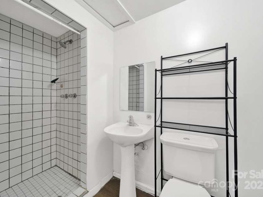 5300 Grafton Drive, Charlotte, NC 28215.  MLS# CAR4294814, YatesRealty ID 33580. 